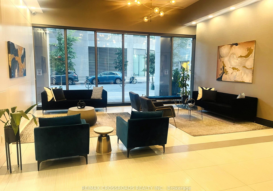 19-grand-trunk-crescent-toronto-ontario-c12496382