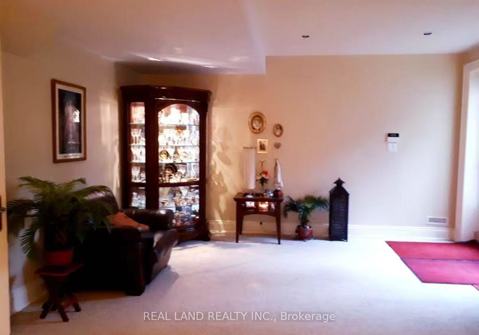 102-hollywood-avenue-north-york-ontario-c12498212