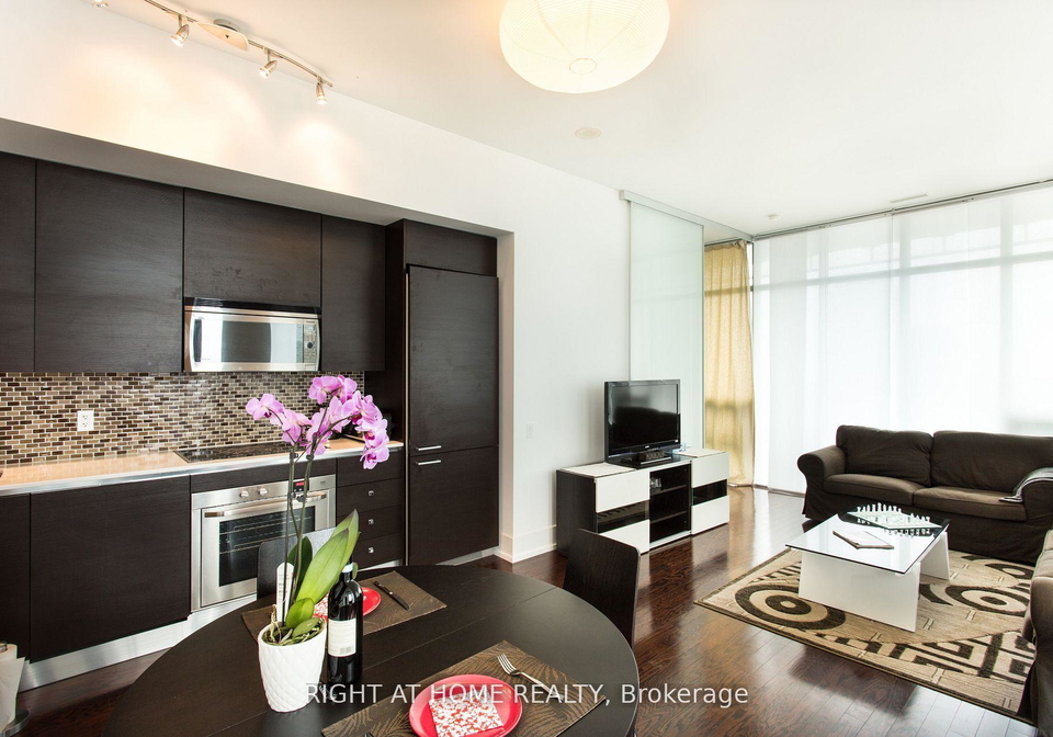 33-charles-street-e-toronto-ontario-c12498228