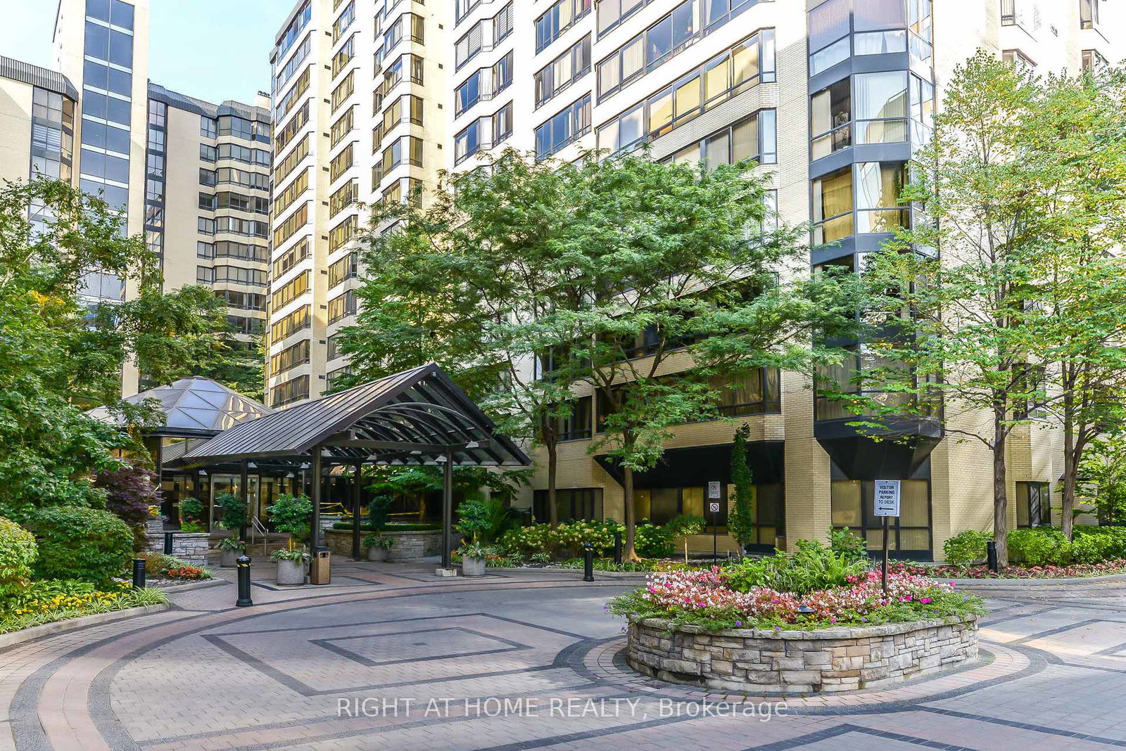 280-simcoe-street-toronto-ontario-c12499272
