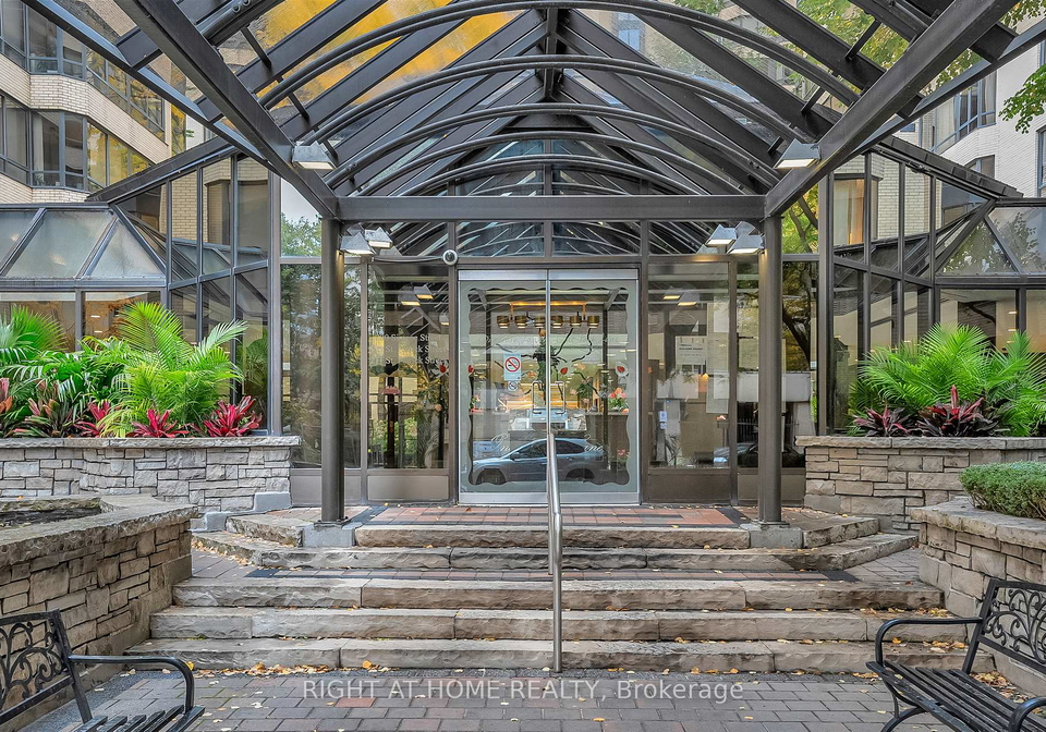 280-simcoe-street-toronto-ontario-c12499272