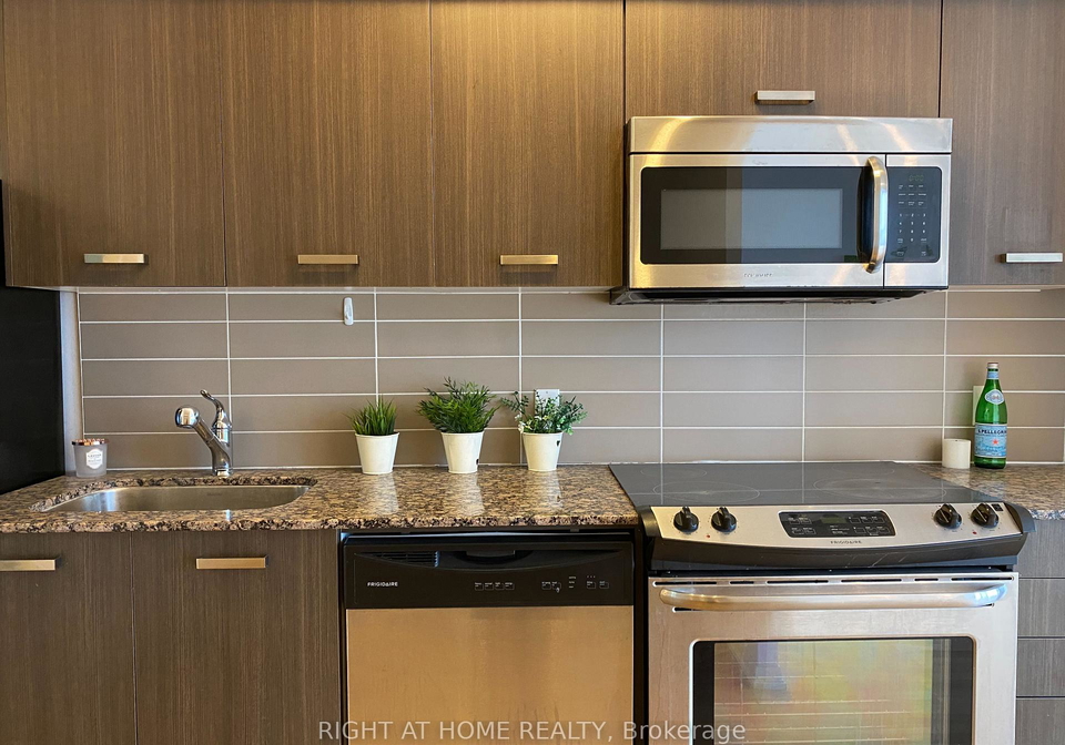 832-bay-street-toronto-ontario-c12500248