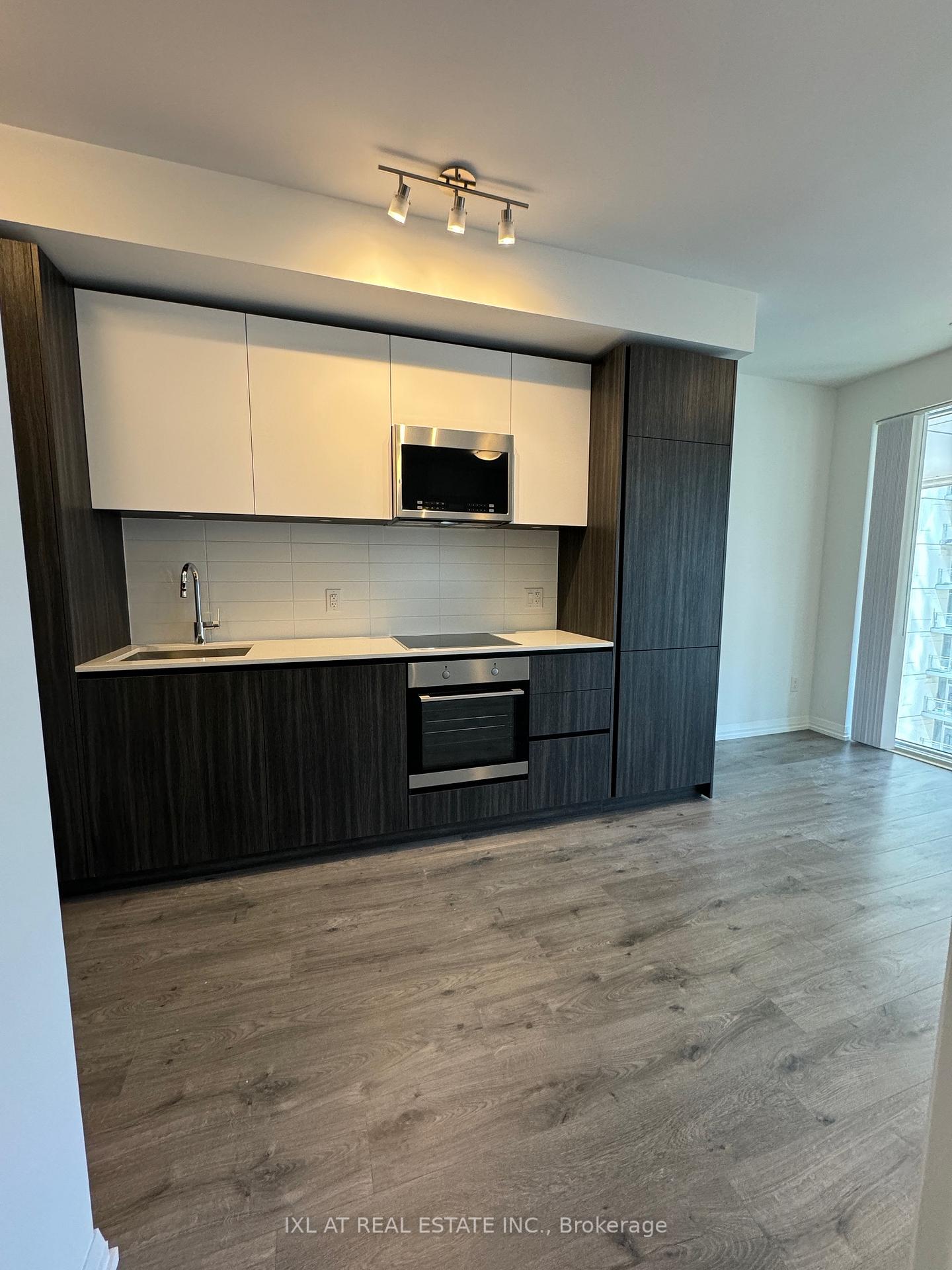 8-widmer-street-toronto-ontario-c12501048