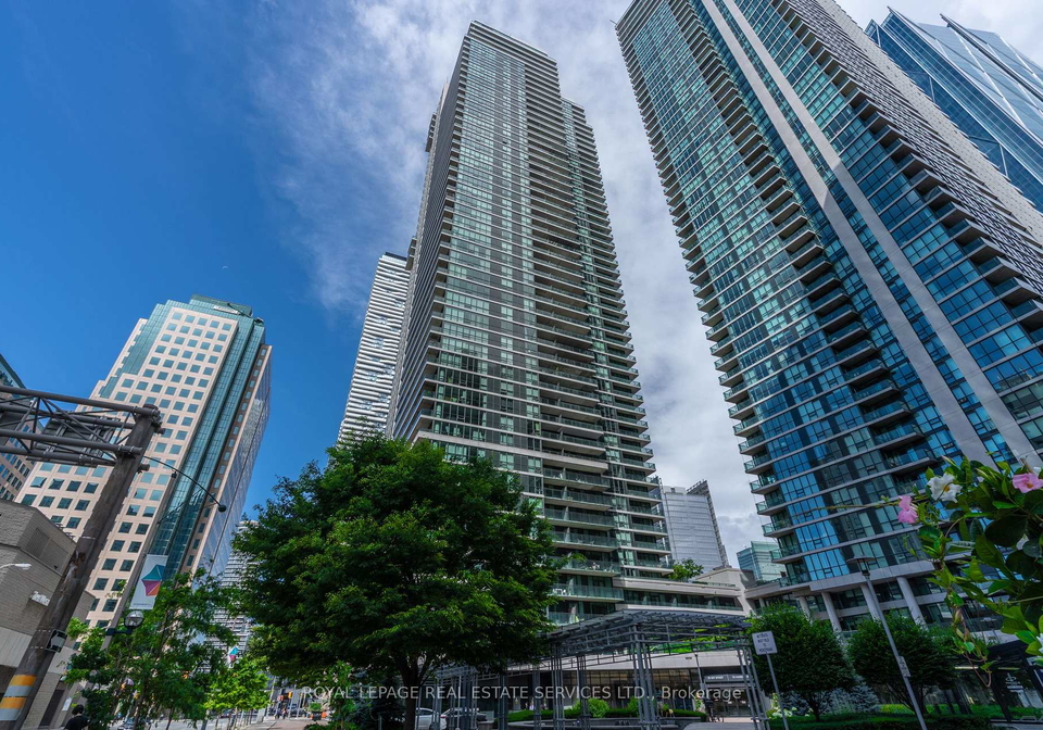 33-bay-street-toronto-ontario-c12502516