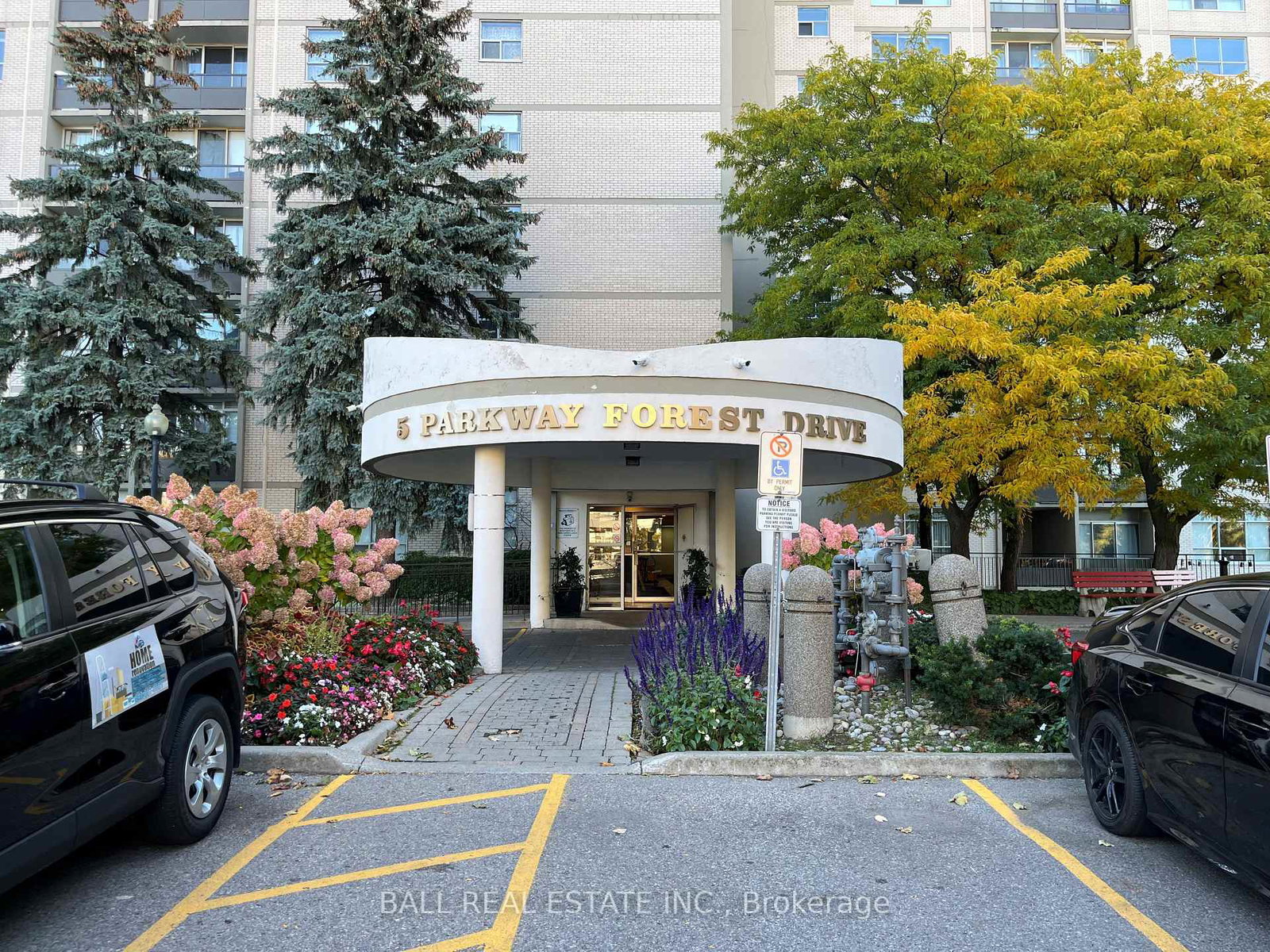 5-parkway-forest-drive-n-north-york-ontario-c12502628