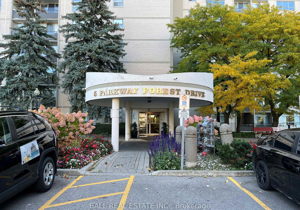 5-parkway-forest-drive-n-north-york-ontario-c12502628