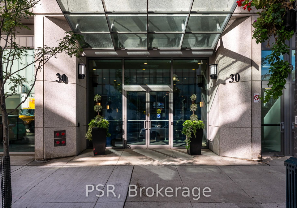 30-grand-trunk-crescent-toronto-ontario-c12502842