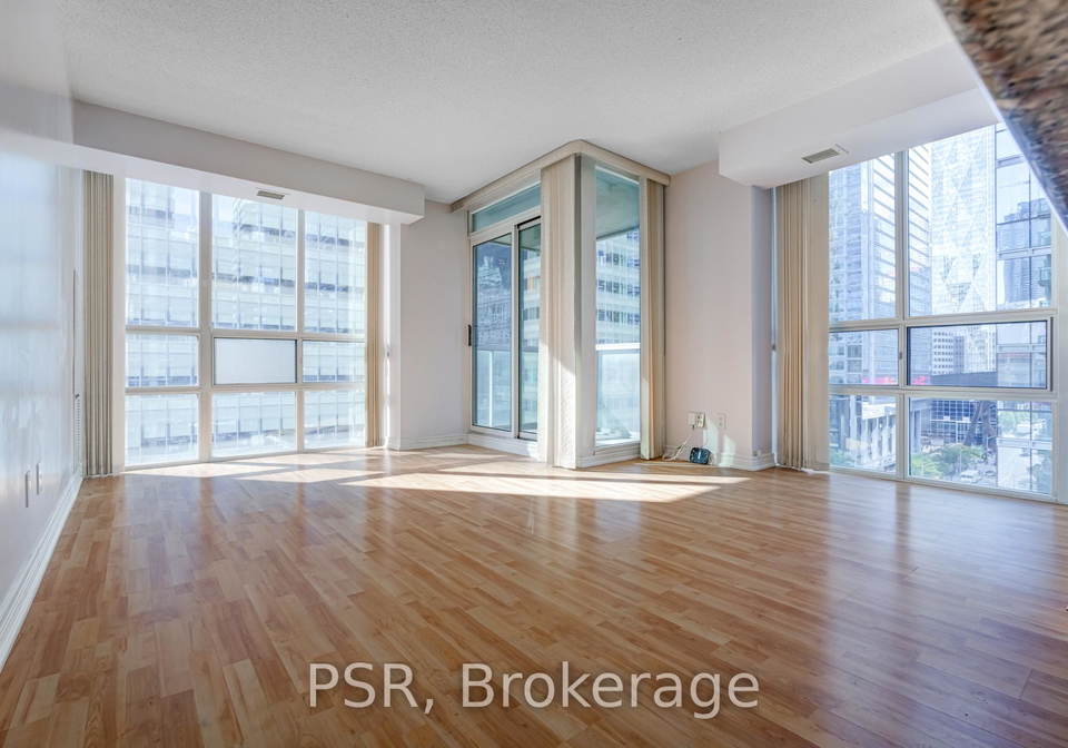 30-grand-trunk-crescent-toronto-ontario-c12502842