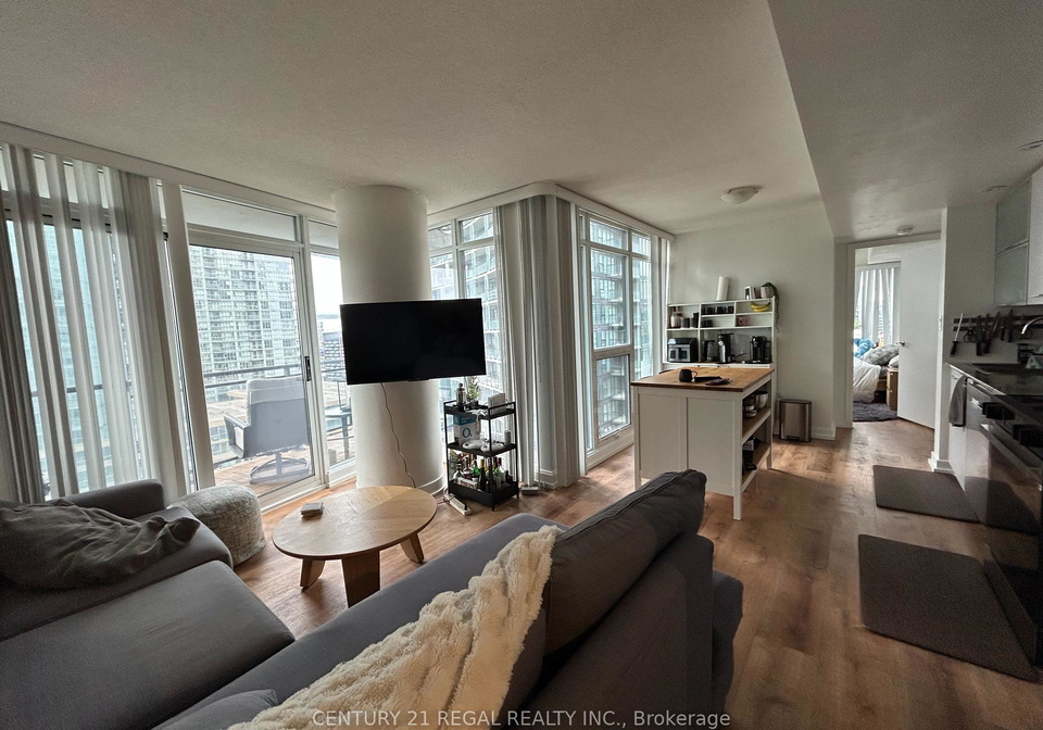 8-telegram-mews-toronto-ontario-c12503576