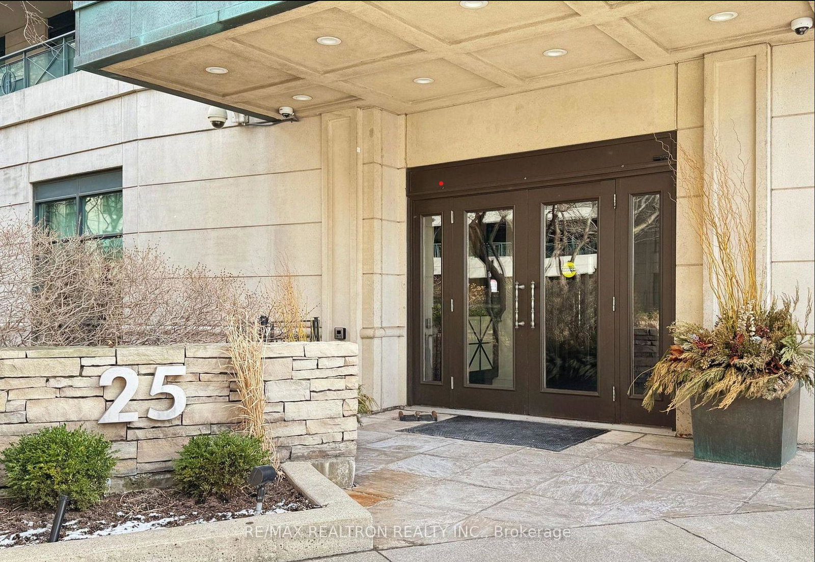 25-scrivener-square-toronto-ontario-c12504128