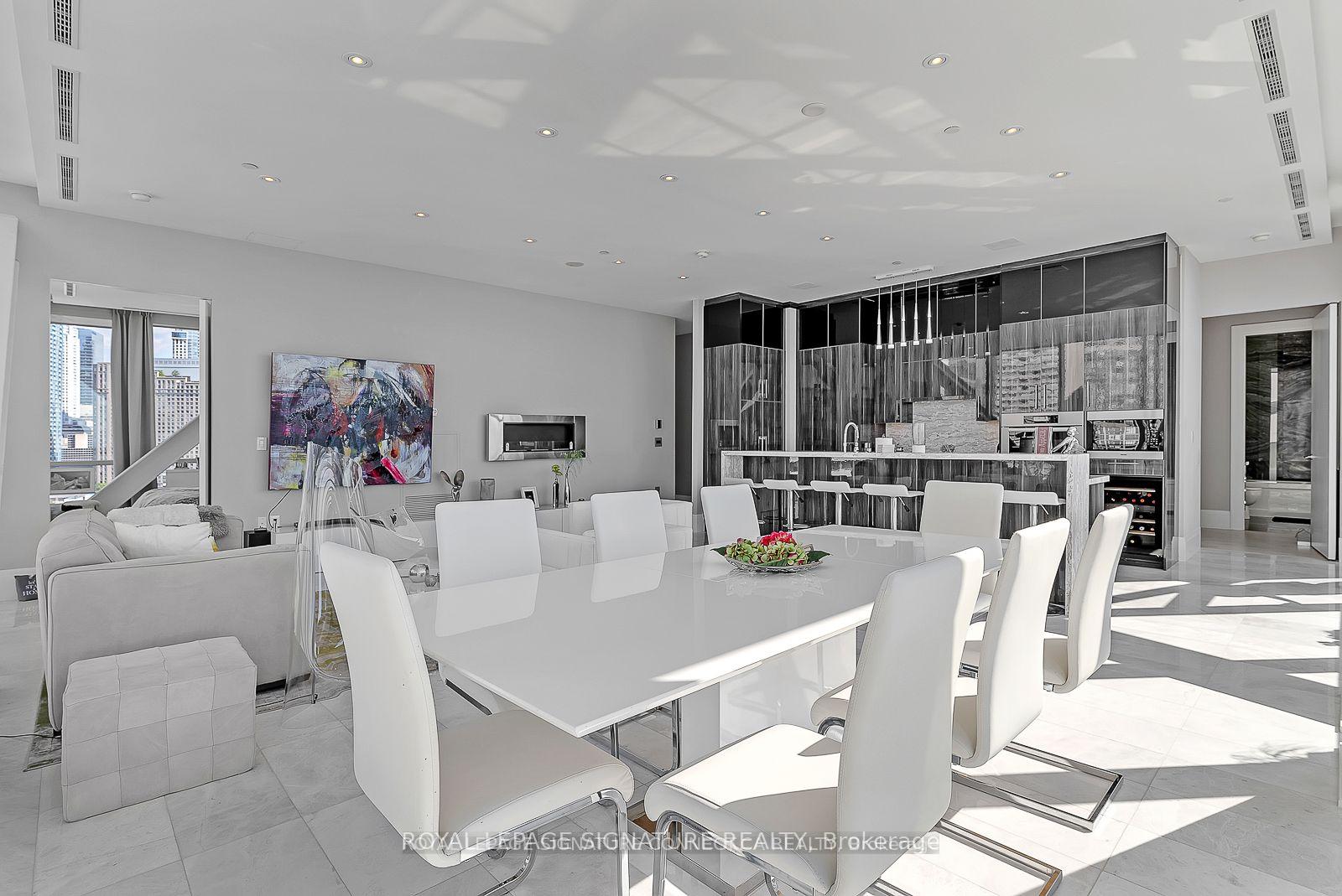 39-queens-quay-e-toronto-ontario-c12504376