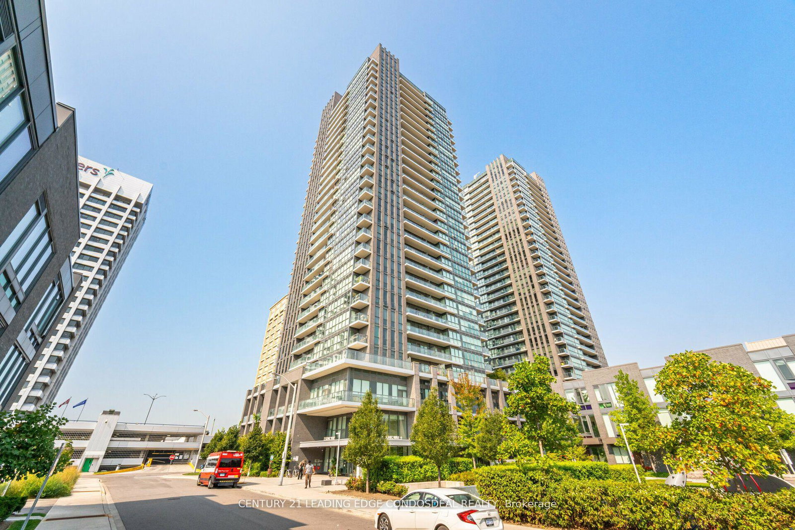 2-sonic-way-east-york-ontario-c12505402
