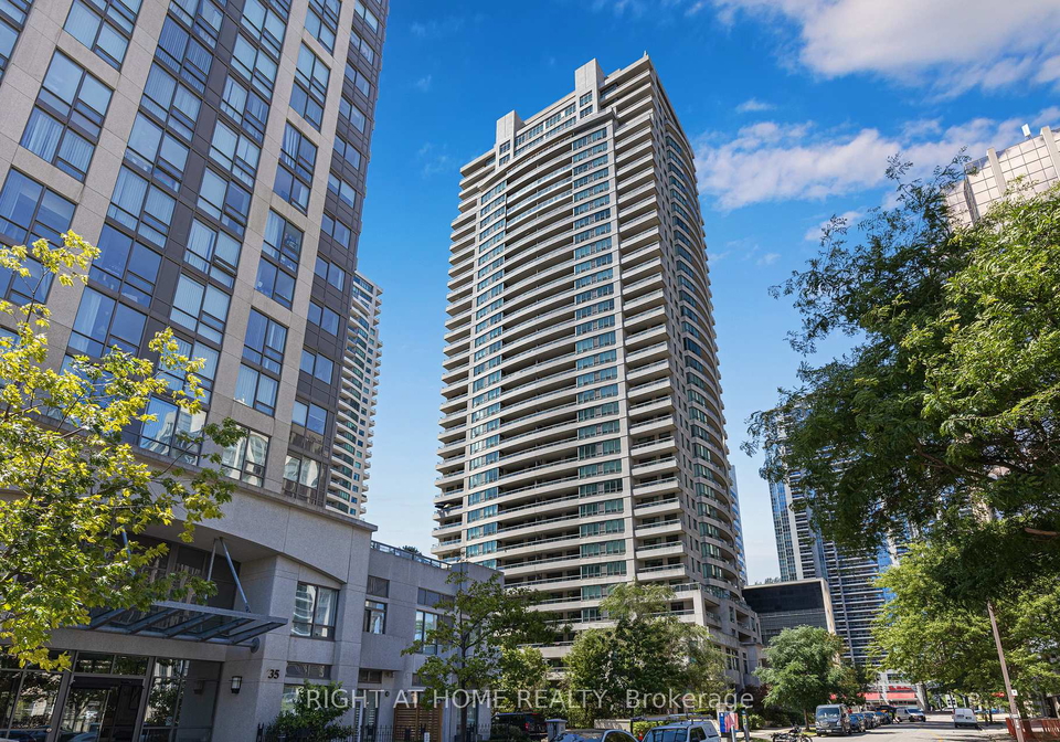 23-hollywood-avenue-north-york-ontario-c12506128