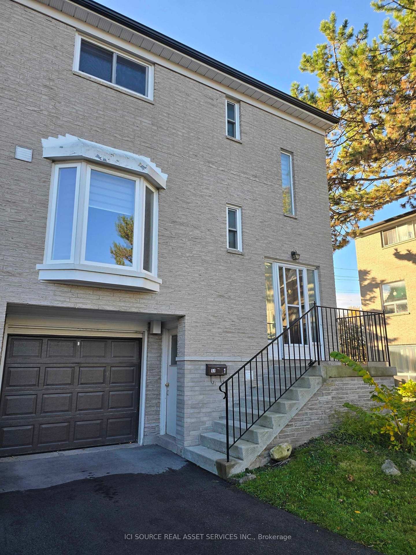 2-liszt-gate-north-york-ontario-c12506204