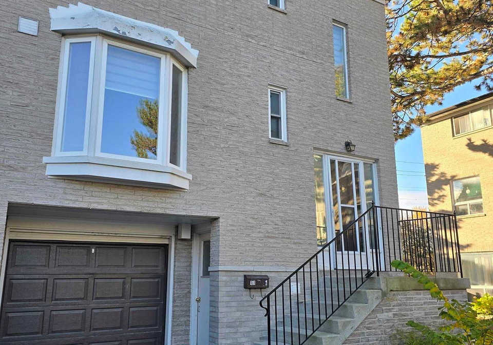2-liszt-gate-north-york-ontario-c12506204