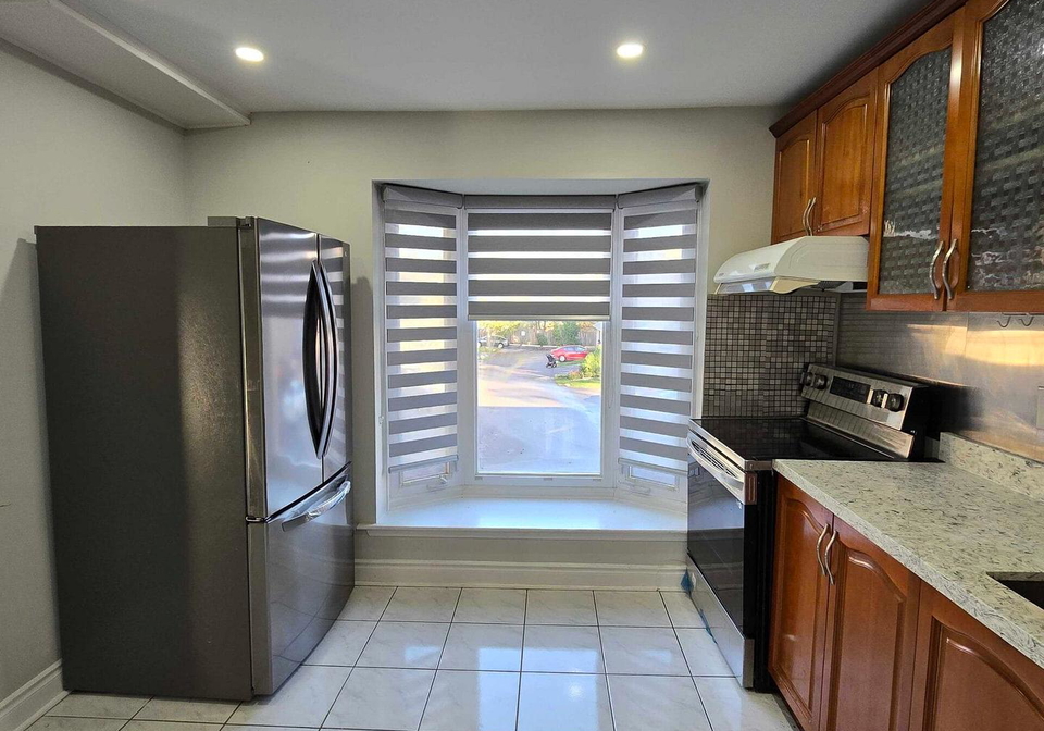 2-liszt-gate-north-york-ontario-c12506204