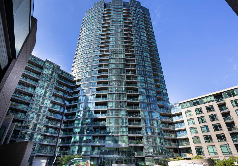 231-fort-york-boulevard-toronto-ontario-c12507048