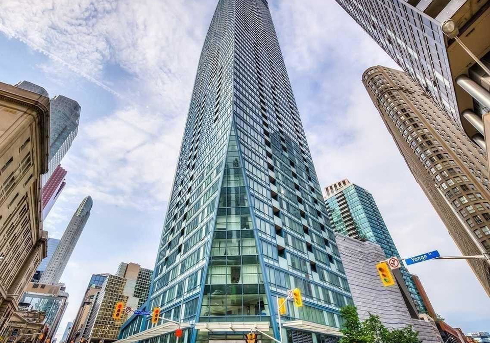 8-the-esplanade-toronto-ontario-c12507924