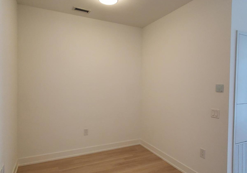 30-inn-on-the-park-drive-north-york-ontario-c12508590