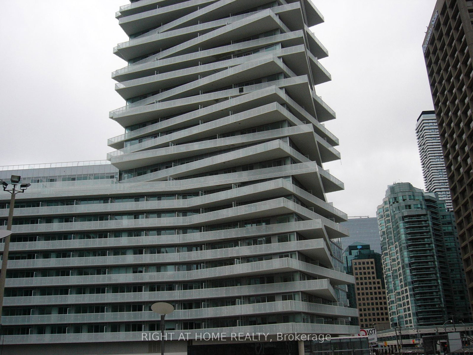 15-queens-quay-e-toronto-ontario-c12508904