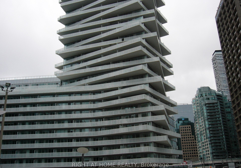 15-queens-quay-e-toronto-ontario-c12508904