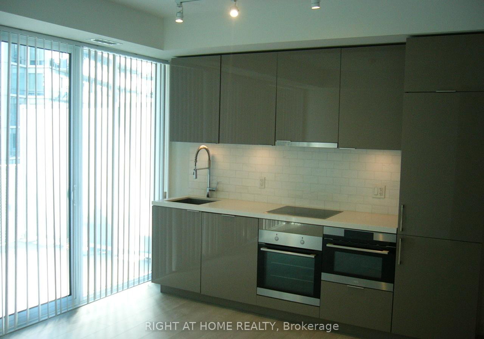 15-queens-quay-e-toronto-ontario-c12508904