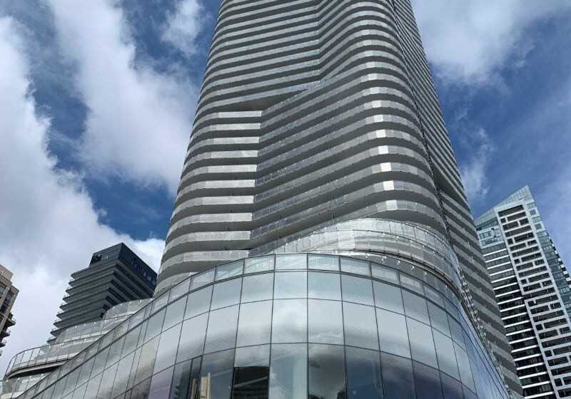 11-wellesley-street-w-toronto-ontario-c12509244
