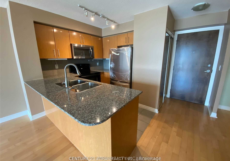 16-yonge-street-toronto-ontario-c12510254