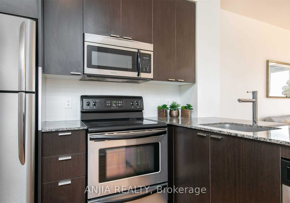 23-sheppard-avenue-e-north-york-ontario-c12510360