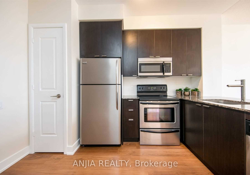 23-sheppard-avenue-e-north-york-ontario-c12510360