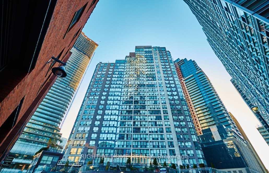 24-wellesley-street-w-toronto-ontario-c12511380