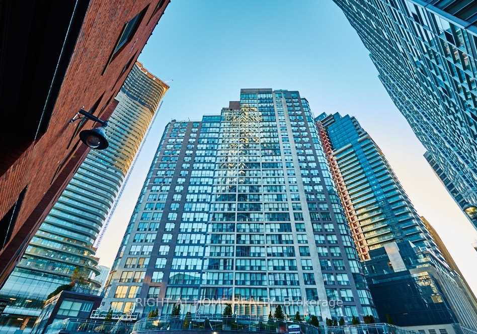 24-wellesley-street-w-toronto-ontario-c12511380