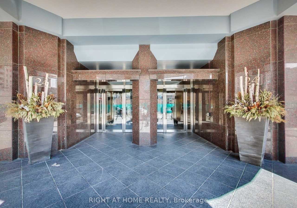 24-wellesley-street-w-toronto-ontario-c12511380