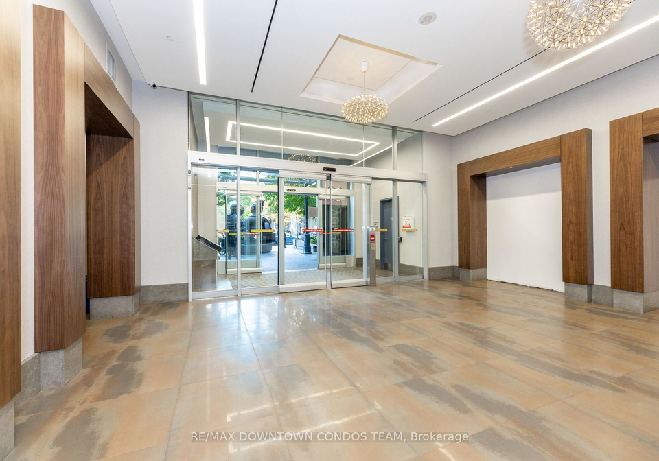 18-yonge-street-toronto-ontario-c12512272