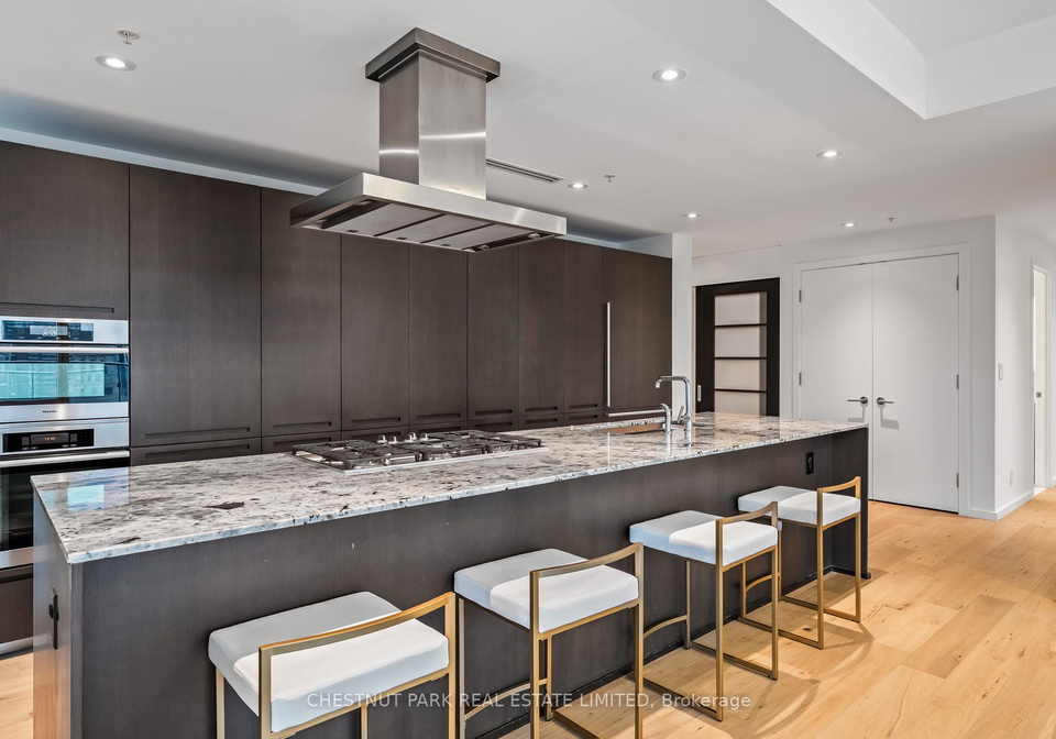 180-university-avenue-toronto-ontario-c12512362
