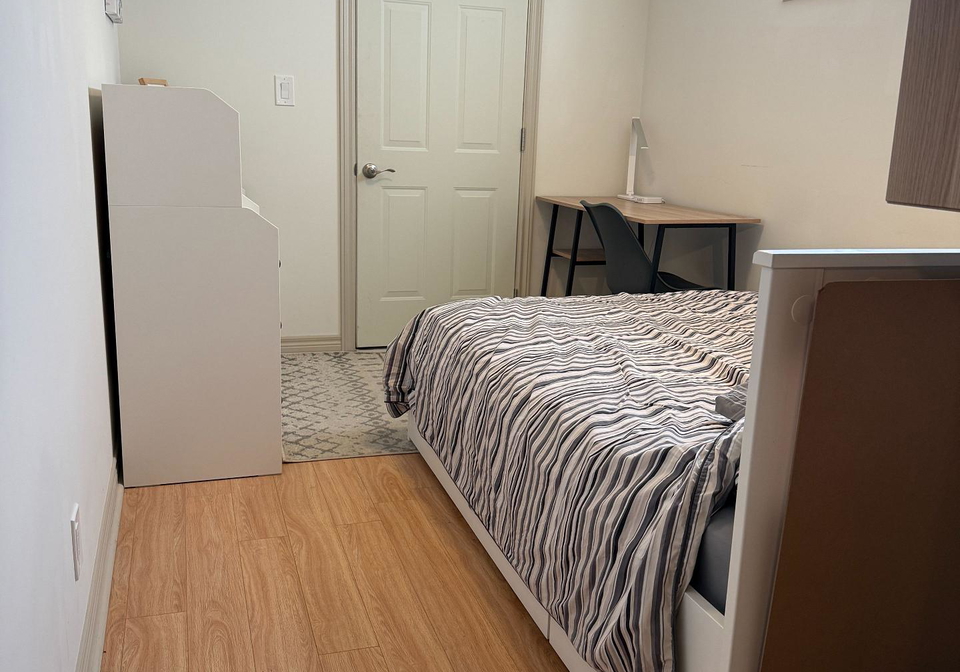 2-coates-avenue-toronto-ontario-c12514258