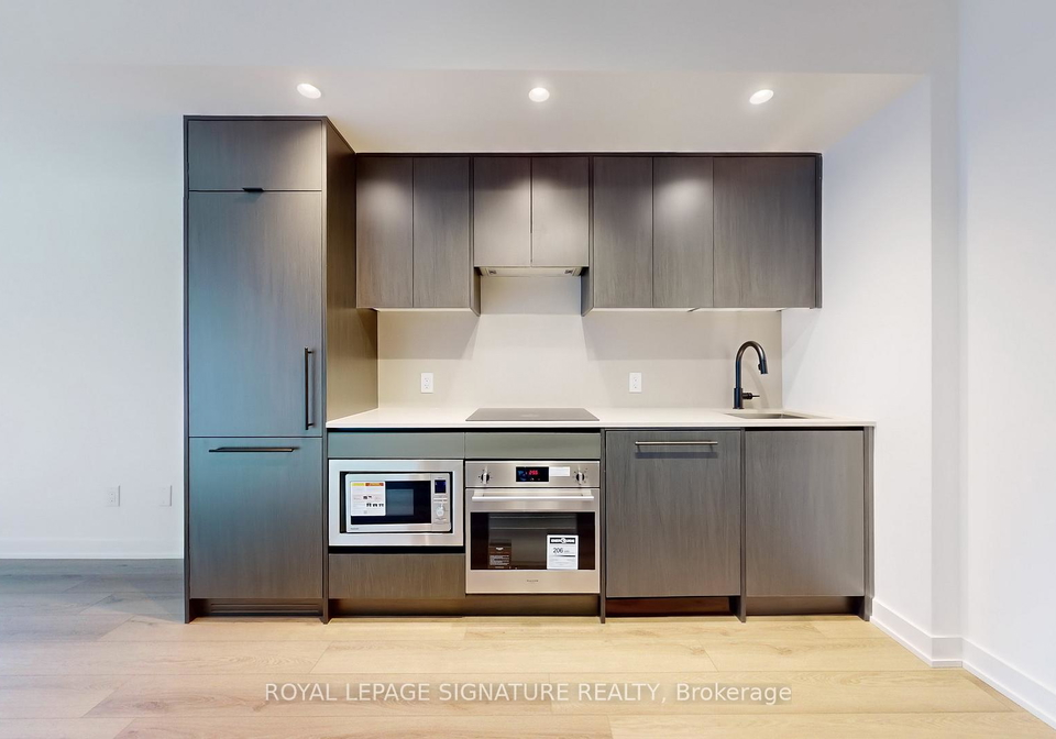 5-lakeview-avenue-toronto-ontario-c12514874