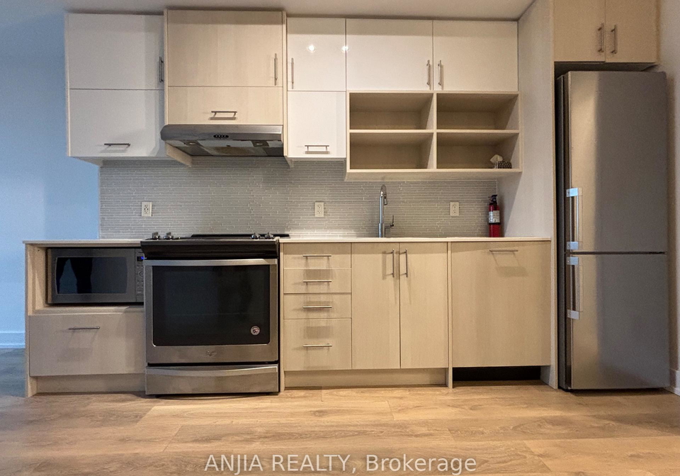 150-fairview-mall-drive-north-york-ontario-c12515376