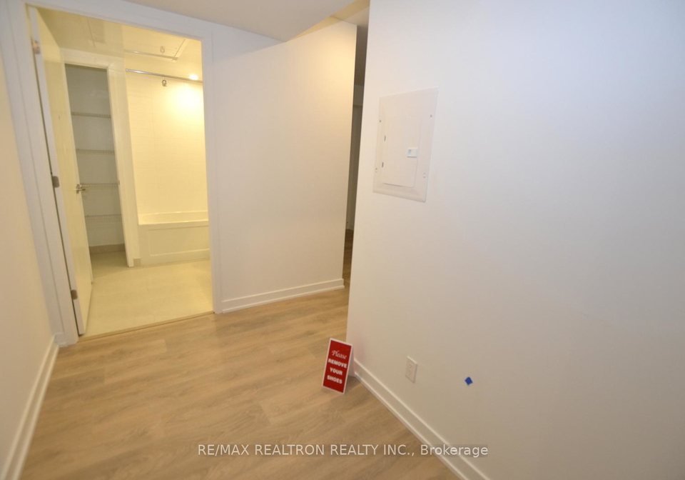 501-yonge-street-toronto-ontario-c12515580