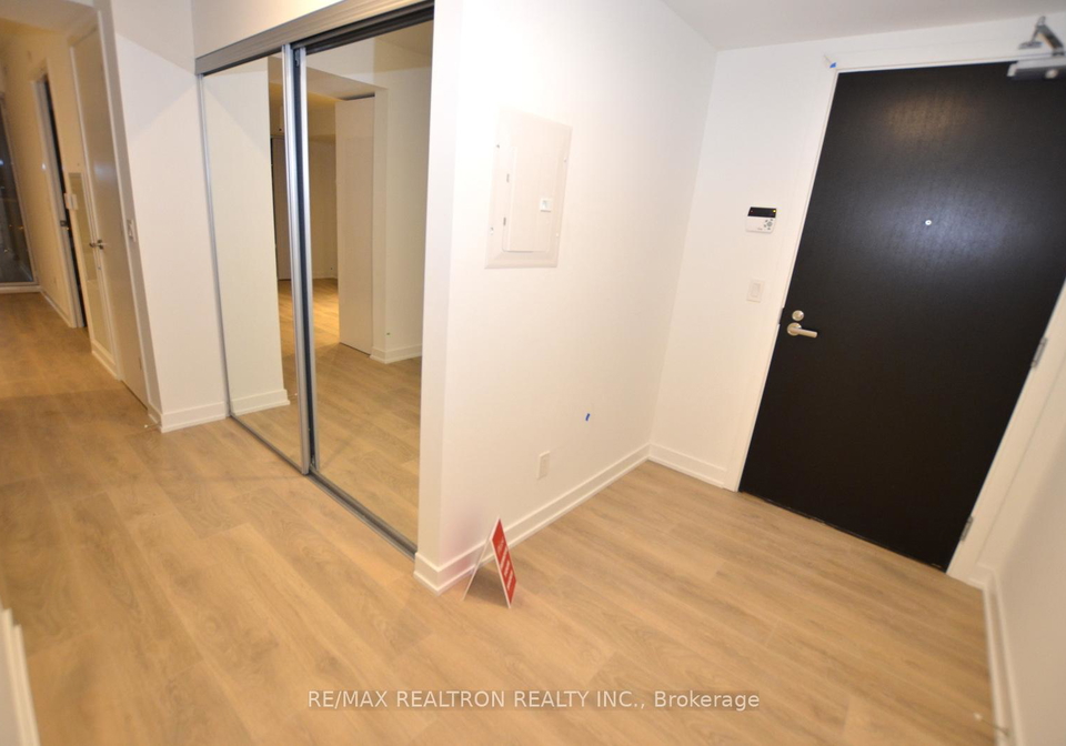 501-yonge-street-toronto-ontario-c12515580