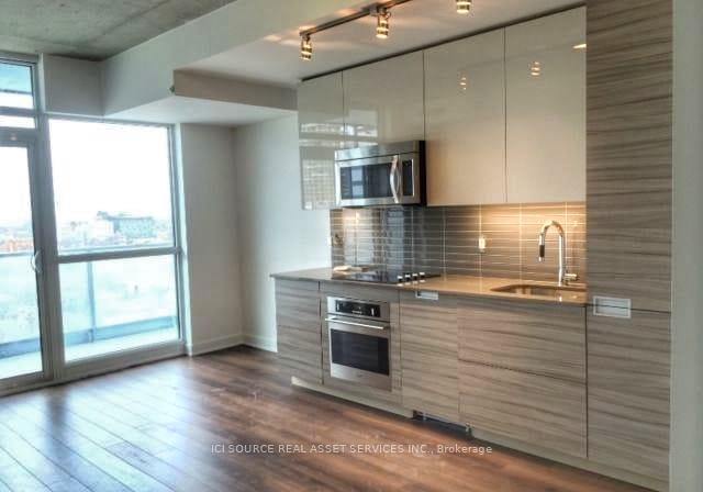 210-simcoe-street-toronto-ontario-c12515676