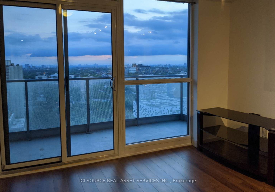 210-simcoe-street-toronto-ontario-c12515676