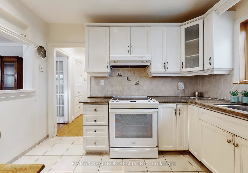 36-claxton-boulevard-w-toronto-ontario-c12516018