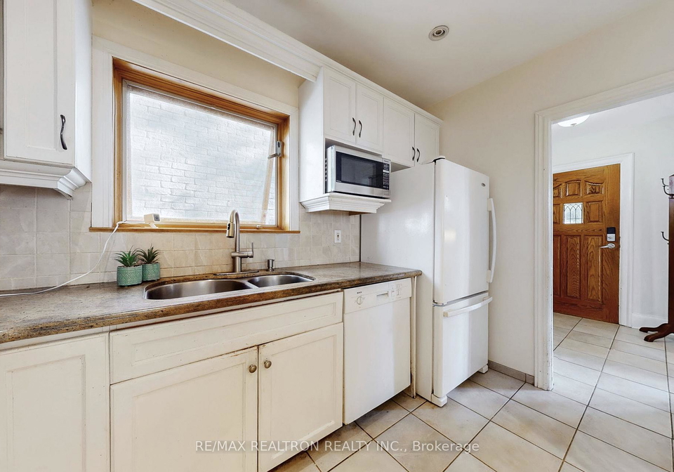 36-claxton-boulevard-w-toronto-ontario-c12516018