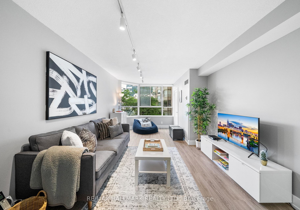 711-bay-street-toronto-ontario-c12517260