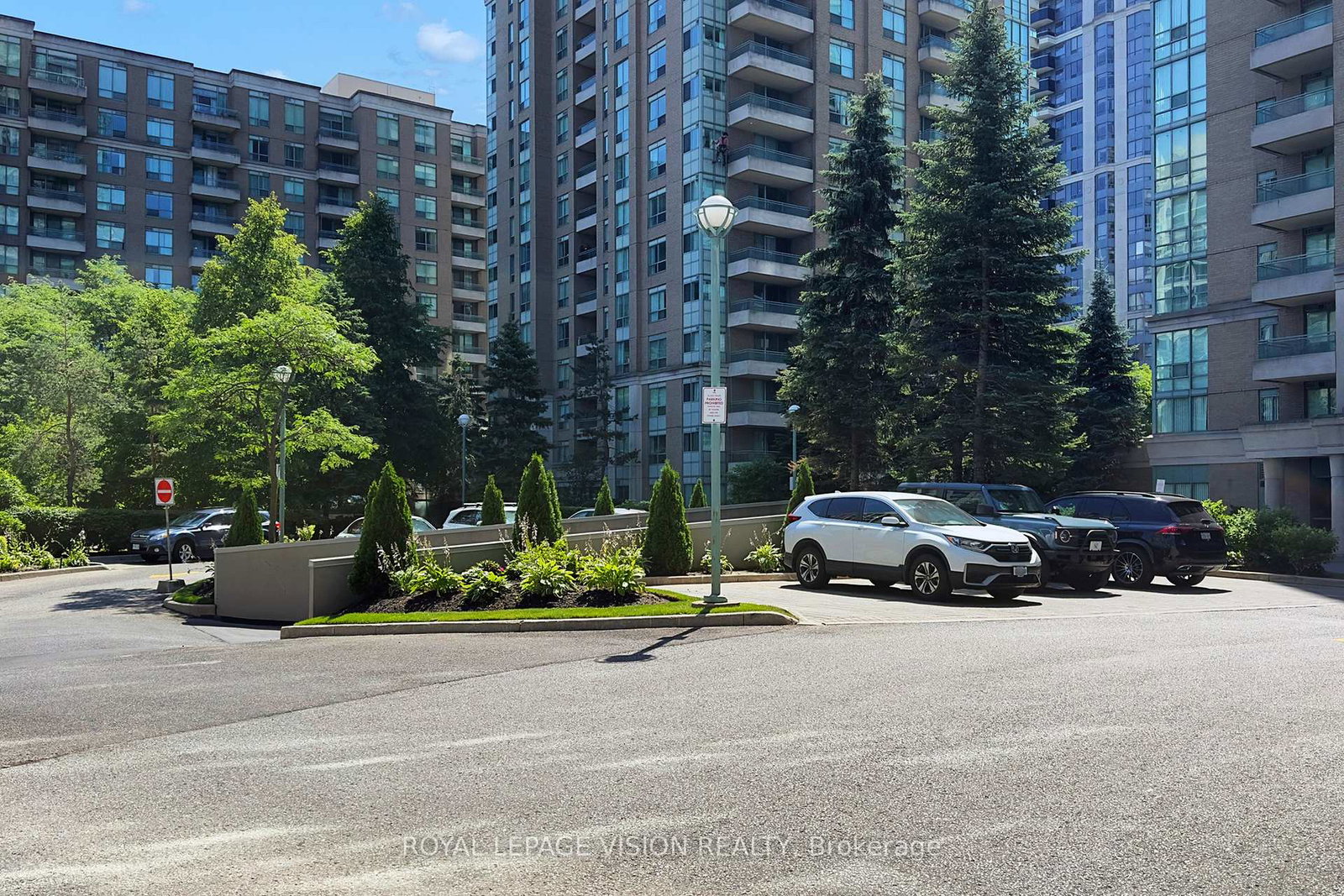 3-nw-pemberton-avenue-north-york-ontario-c12518040
