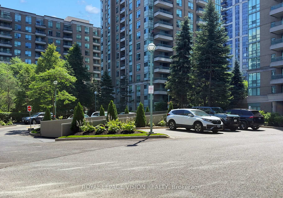 3-nw-pemberton-avenue-north-york-ontario-c12518040