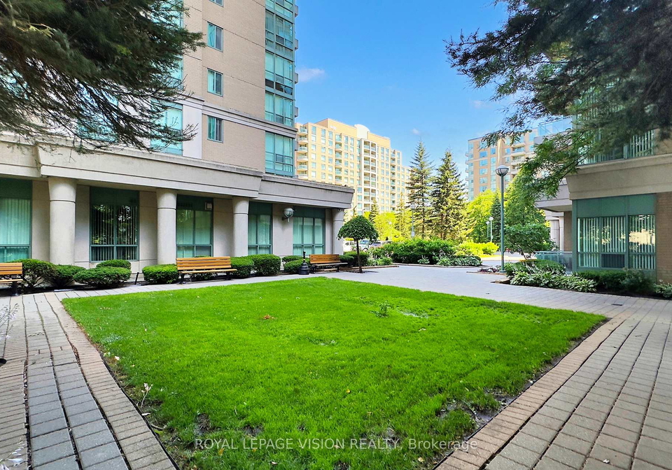 3-nw-pemberton-avenue-north-york-ontario-c12518040