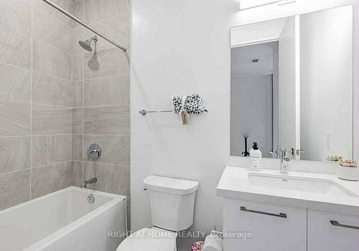 33-frederick-todd-way-s-east-york-ontario-c12520044
