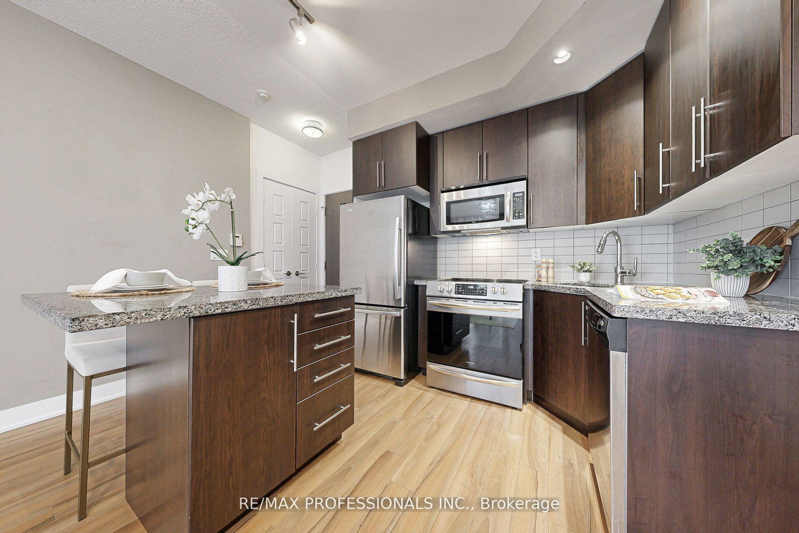 28-linden-street-toronto-ontario-c12520068